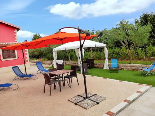 Κήπος έξω από το Charming Villa in Noto with Private Pool