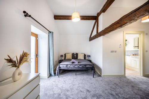 Katil atau katil-katil dalam bilik di Snowdrop Barn I Hot Tub, Games Room, Pets welcome!