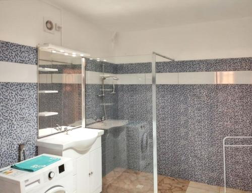 Koupelna v ubytování Appartement moderne avec vue mer à Bouillante, 50 m²