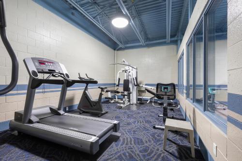 a gym with tread machines and a treadmill at Glenwood Inn & Suites in Trail