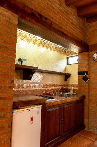 Dapur atau dapur kecil di Cabaña en Tepoztlán con vista a la montaña