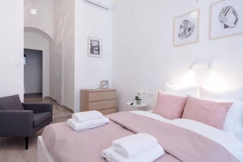 Brand new studio with AirCon in the Center