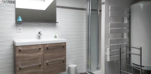 a bathroom with a sink and a shower at Villa avec Piscine - Vue Mer - Plougonvelin in Plougonvelin