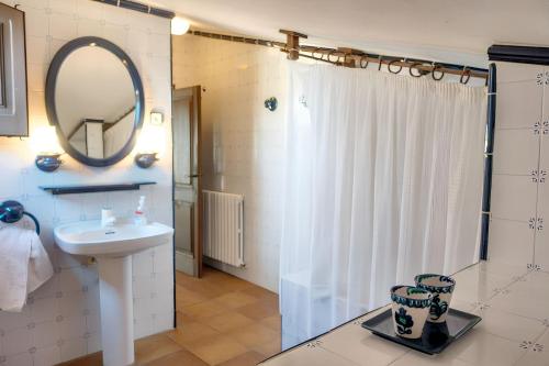 Koupelna v ubytování Spacious Apartment in San Pedro de Ribas with Shared Pool