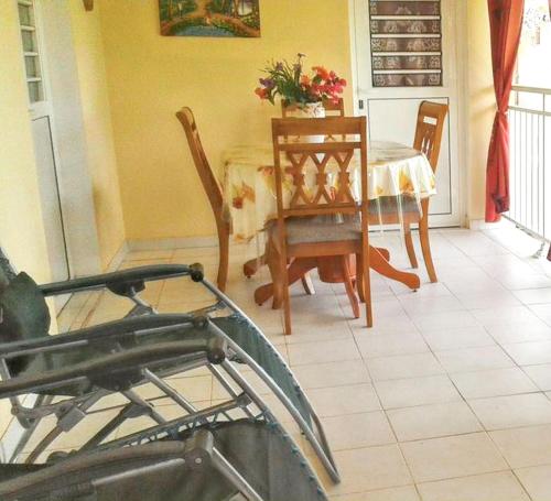Posezení v ubytování Appartement douillet avec vue sur les montagnes au Vauclin