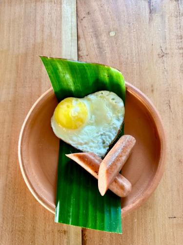 ホテルの敷地内または近くでの食事または食べ物