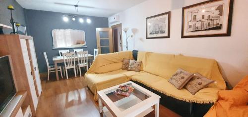 A seating area at Spacious apartment with mountain view in Tabernas, 99 sqm