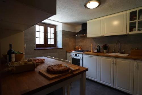 Kuchyň nebo kuchyňský kout v ubytování Chalet Il Pruno del Rosa