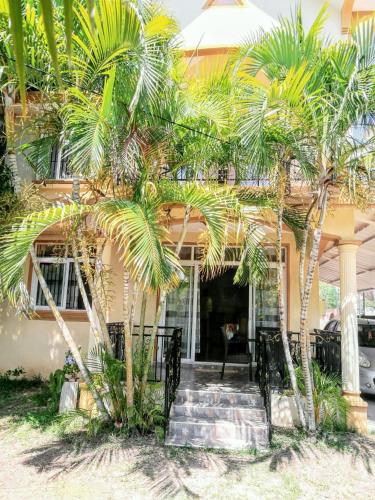 Spacious apartment in Flic en Flac, 115 m², mountain view