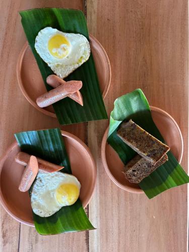 ホテルの敷地内または近くでの食事または食べ物