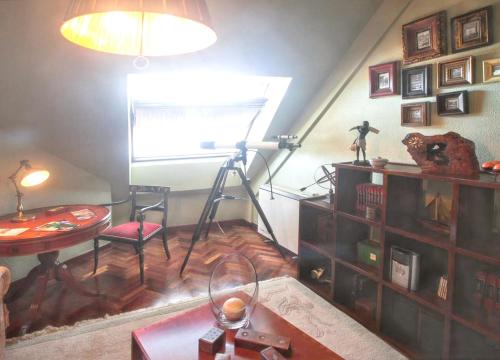 Posezení v ubytování Spacious Apartment in Malpica with Sea and Mountain Views - 110 m²