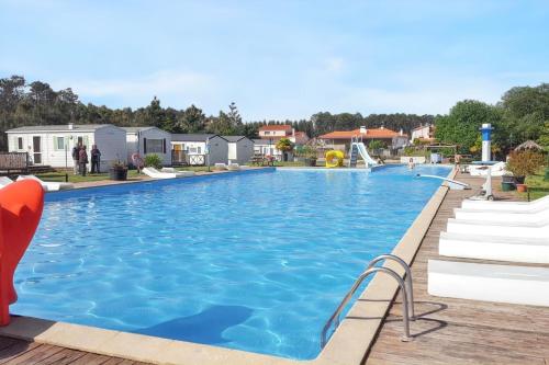 Πισίνα στο ή κοντά στο Comfortable apartment in Pataias with garden and shared pool