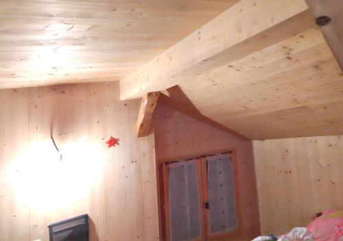Postel nebo postele na pokoji v ubytování Studio confortable à Taninges, 25 m² avec vue sur jardin