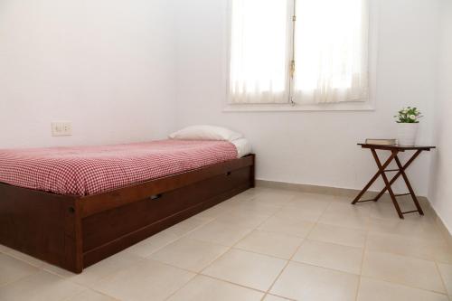 Ένα ή περισσότερα κρεβάτια σε δωμάτιο στο Baconer - Casa en l'Ampolla con jardín privado y acceso directo al mar - Deltavacaciones