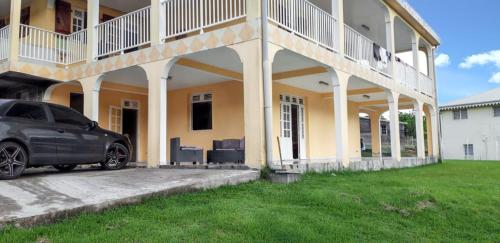 Appartement spacieux au Vauclin de 150 m² avec vue montagne