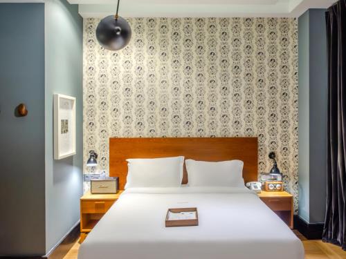 Katil atau katil-katil dalam bilik di Browns Central Hotel