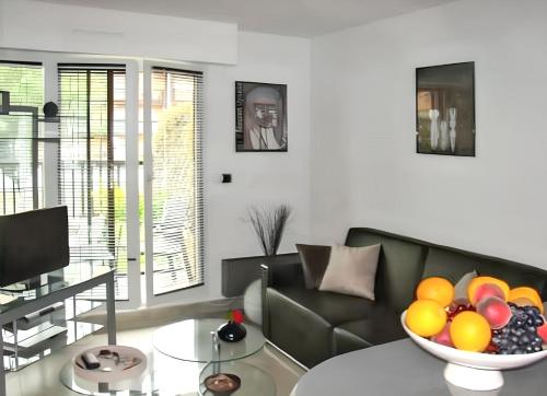 Televisyen dan/atau pusat hiburan di Studio charmant à Villers-sur-Mer avec terrasse - 33 m²