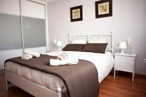 A bed or beds in a room at Apartamento Alameda