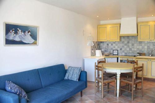 Photo de la galerie de l'établissement Appartement confortable à Saint-Raphaël 50 m² avec piscine partagée, à Saint-Raphaël