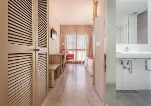 a hotel room with a sink and a bathroom at Ona Diana Park in Estepona