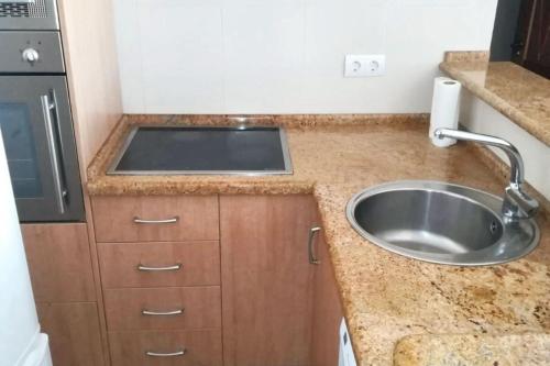 A kitchen or kitchenette at Comfortable apartment in Benalmádena 60 m² with pool