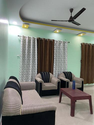 Self Check In 3BHK Houseにあるシーティングエリア