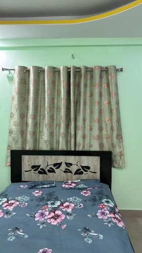 Self Check In 3BHK Houseにあるベッド