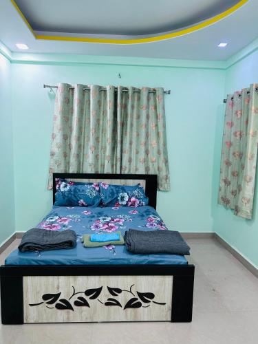 Self Check In 3BHK Houseにあるベッド