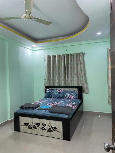 Self Check In 3BHK Houseにあるベッド