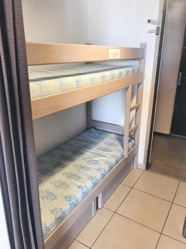 a closet with wooden shelves in a room at Appartement cosy à Canet-en-Roussillon de 25 m² avec terrasse in Canet-en-Roussillon