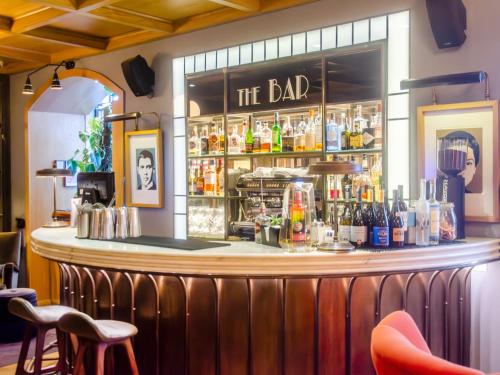 Lounge atau bar di Browns Central Hotel