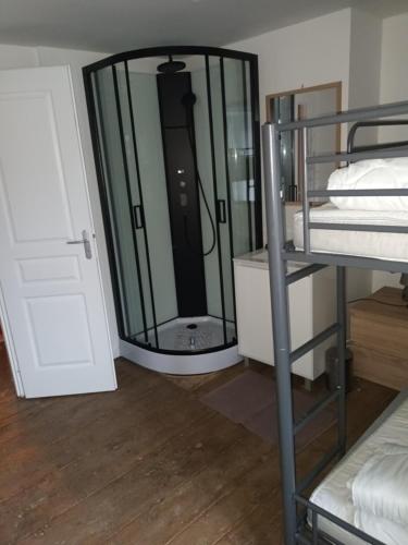 a room with a mirror in the corner of a room at Le gîte du puits in Brigueuil