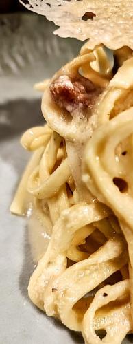 キャンプ場の敷地内または近くでの食事または食べ物