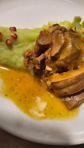 キャンプ場の敷地内または近くでの食事または食べ物