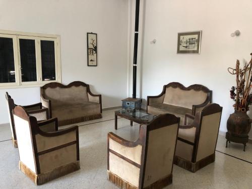 Posezení v ubytování Roots55lb villa in jadra chouf