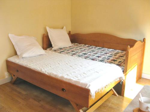 Ένα ή περισσότερα κρεβάτια σε δωμάτιο στο Appartement cosy Salins-les-Bains 18 m² Parking