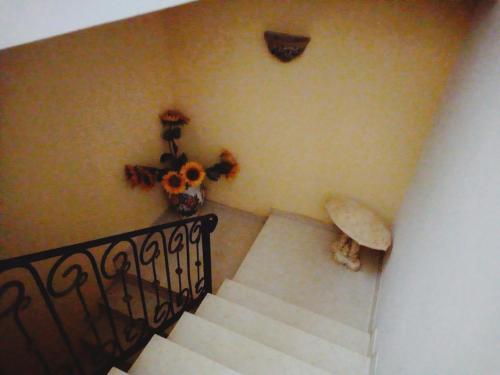 a staircase with a vase of flowers on the wall at Villa Gabry in Floridia