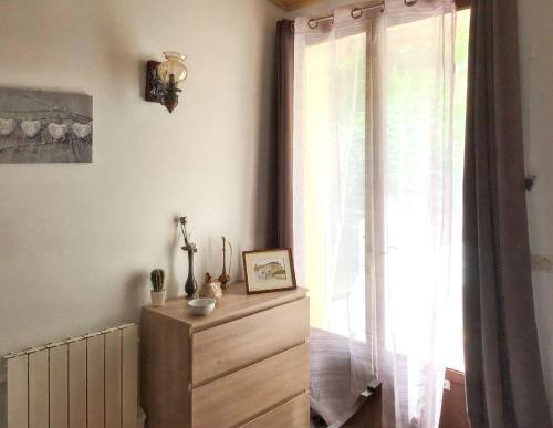 Posteľ alebo postele v izbe v ubytovaní Maison de charme à Vachères avec jardin et vue montagne