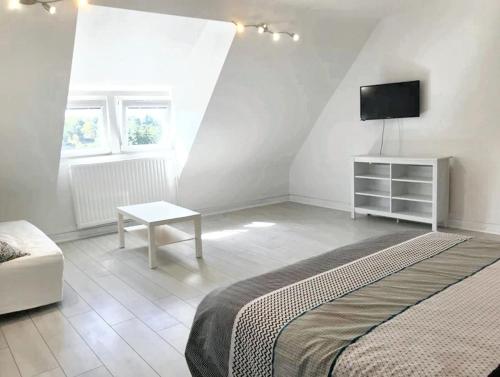 Postel nebo postele na pokoji v ubytování Maison conviviale à Bagnols avec terrasse et jardin