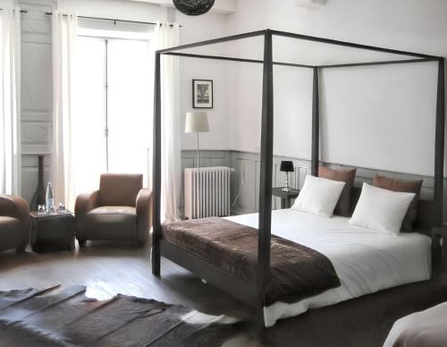 Postel nebo postele na pokoji v ubytování Maison charmante en Corrèze avec jardin et cheminée