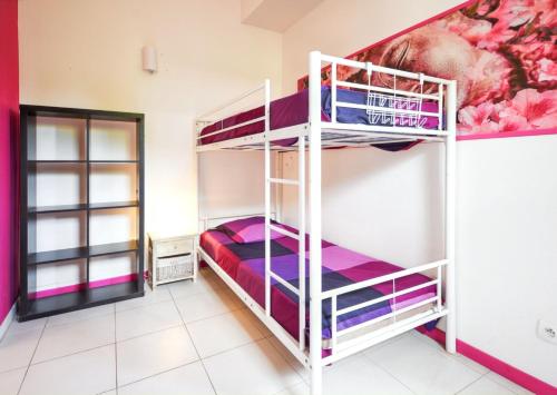 Una cama o camas en una habitación de Maison spacieuse à Pointe-Noire avec piscine partagée 110 m²