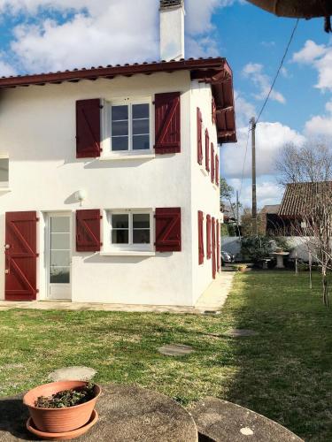 Charmante maison à Arcangues avec vue sur les montagnesEL