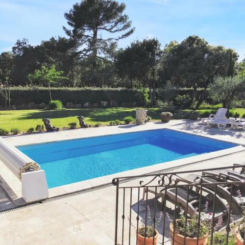 Villa élégante à Régusse avec piscine privée