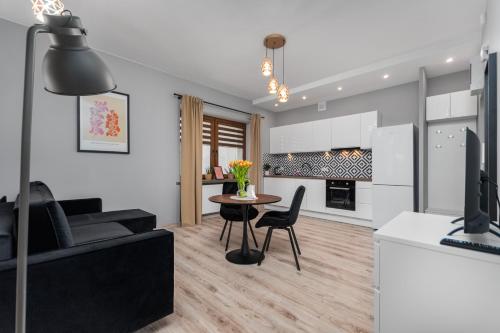 Dapur atau dapur kecil di Coco Premium Warszawa Radość