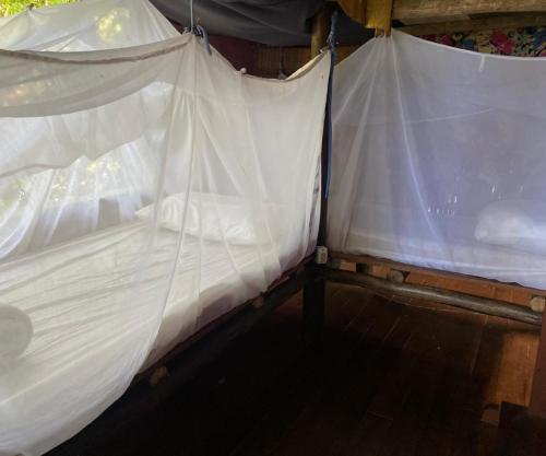 a couple of white tents sitting next to each other at Remo Hostel in Parati-Mirim