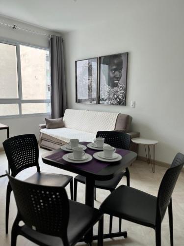 a living room with a table and chairs and a couch at LK Centro 3 in Belo Horizonte