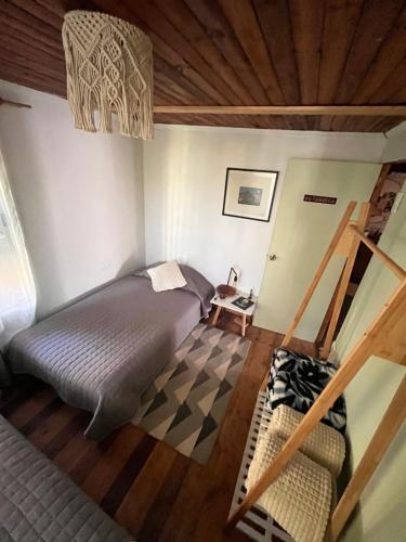 a bedroom with a bed and a wooden ceiling at Hostal waiwen in Matanzas