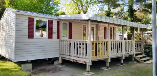 Bungalow chaleureux à Saint-Jean-de-Monts avec piscine partagée.