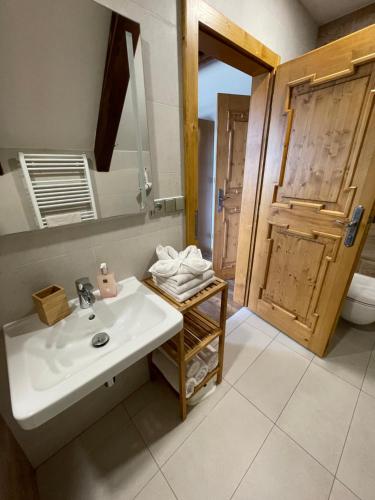 Koupelna v ubytování Hotel Vydrovy boudy Pec pod Sněžkou