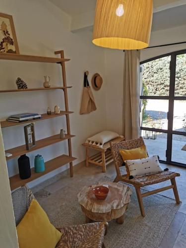 a living room with a couch and a table at L'Atelier de Maison VB in Le Beausset